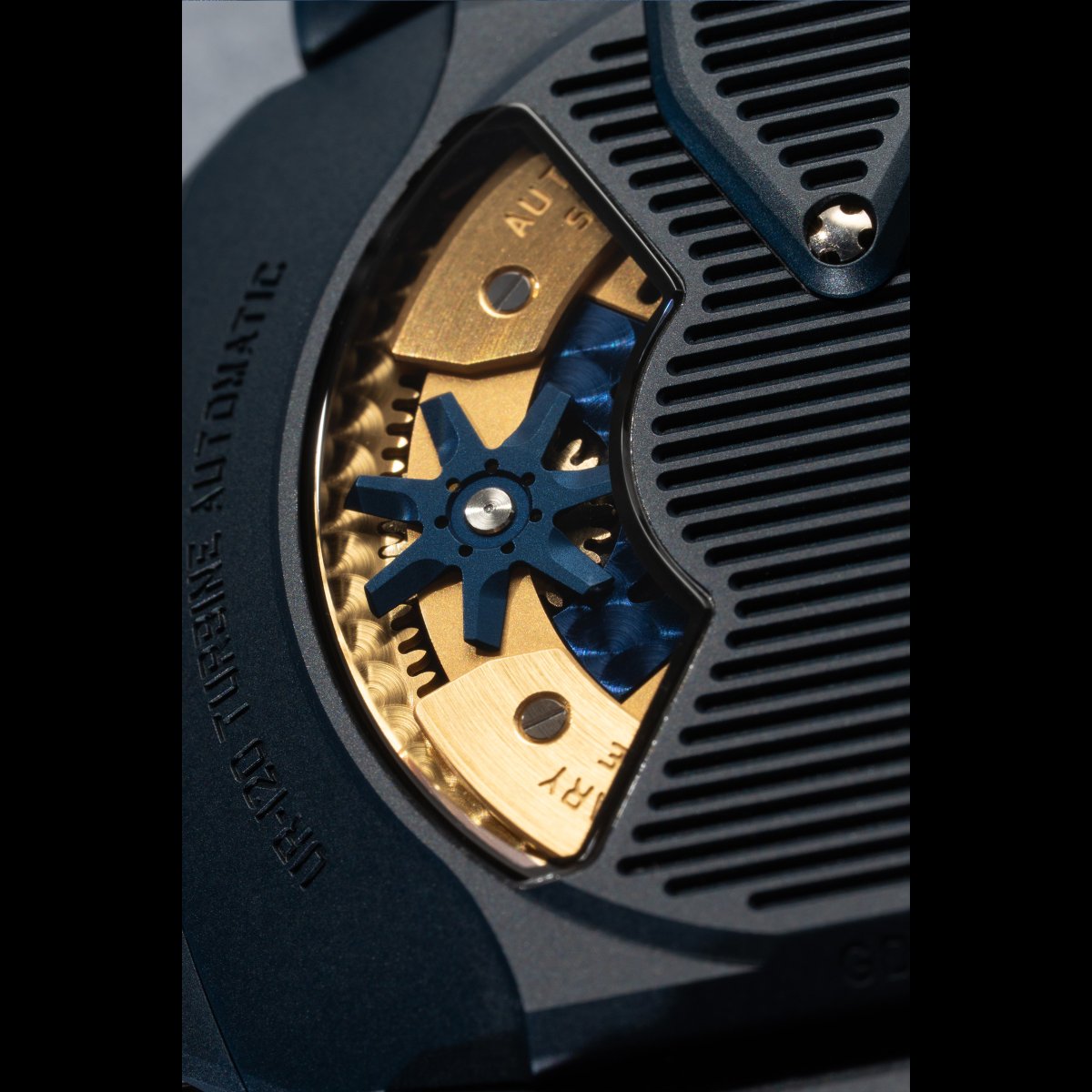 UR-120 | Urwerk | Haute Horlogerie timepieces
